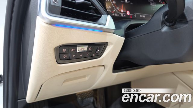 BMW 3-Series 2019 — photo 33