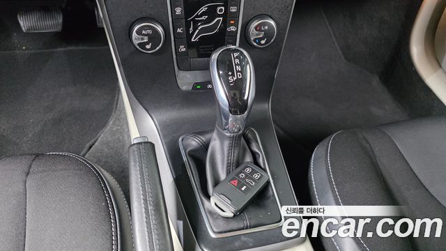 Volvo V40 2016 — photo 9