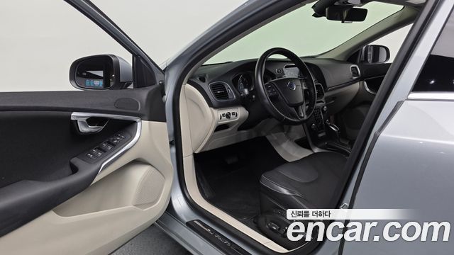 Volvo V40 2016 — photo 10