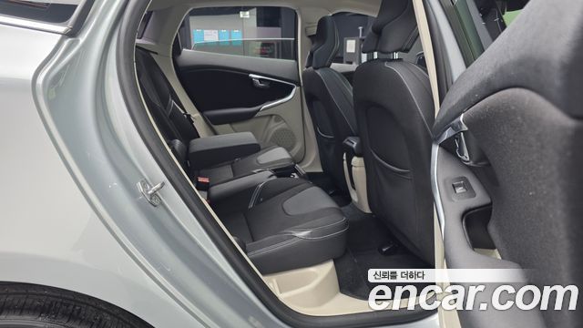 Volvo V40 2016 — photo 12