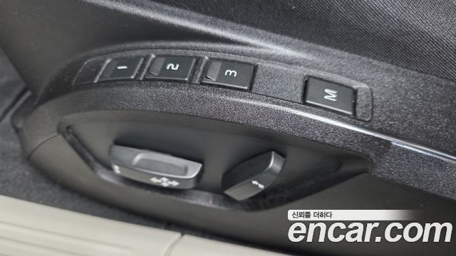 Volvo V40 2016 — photo 18