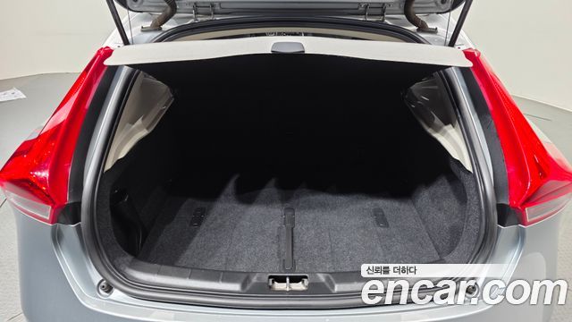 Volvo V40 2016 — photo 20