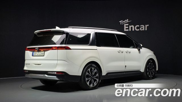 Kia Canival 2021 — photo 2