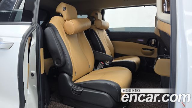 Kia Canival 2021 — photo 12