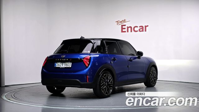 Mini Cooper 2025 — photo 2
