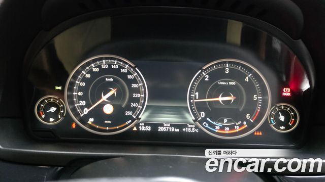 BMW 5-Series 2015 — photo 8