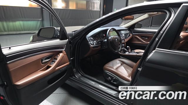 BMW 5-Series 2015 — photo 10