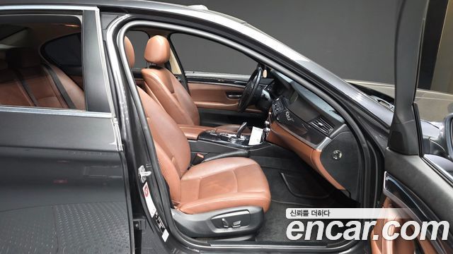 BMW 5-Series 2015 — photo 11