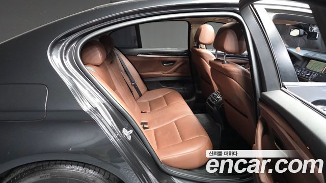 BMW 5-Series 2015 — photo 12