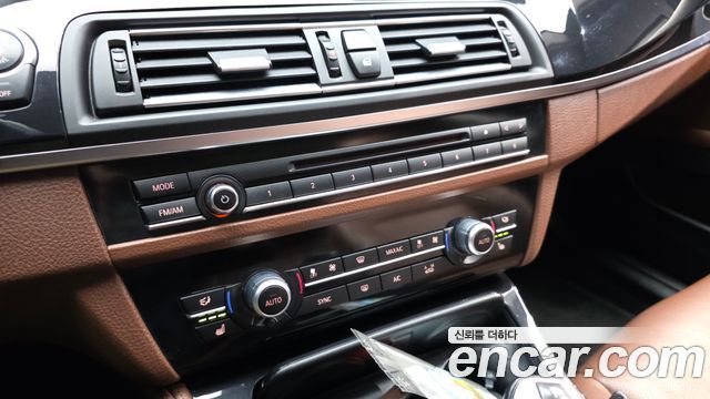 BMW 5-Series 2015 — photo 16