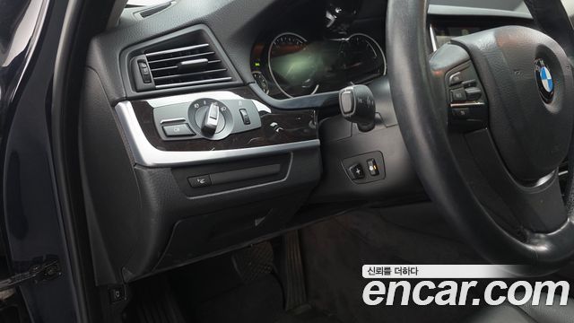 BMW 5-Series 2014 — photo 13