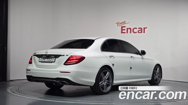 Mercedes-Benz E-Class 2018 — photo 2