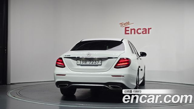 Mercedes-Benz E-Class 2018 — photo 4