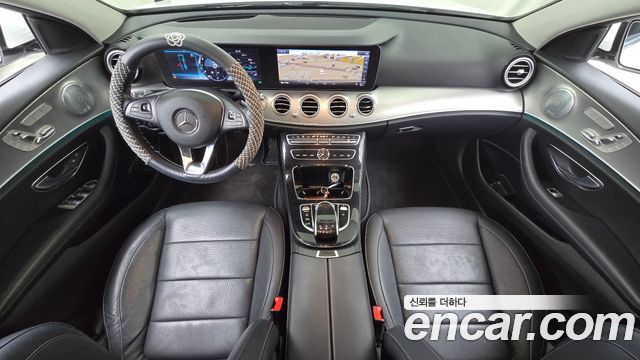 Mercedes-Benz E-Class 2018 — photo 10