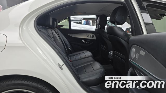 Mercedes-Benz E-Class 2018 — photo 17