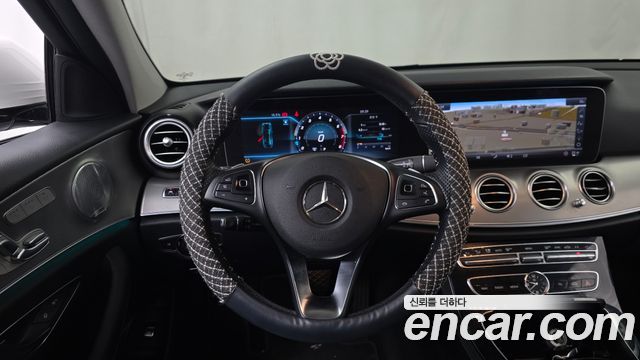 Mercedes-Benz E-Class 2018 — photo 19