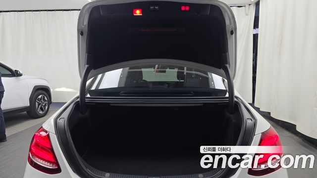 Mercedes-Benz E-Class 2018 — photo 23