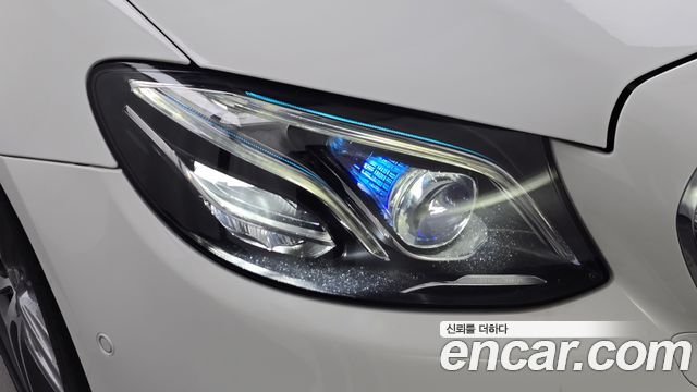 Mercedes-Benz E-Class 2018 — photo 8
