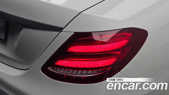 Mercedes-Benz E-Class 2018 — photo 9