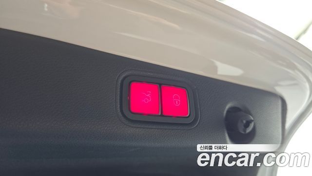 Mercedes-Benz E-Class 2018 — photo 32