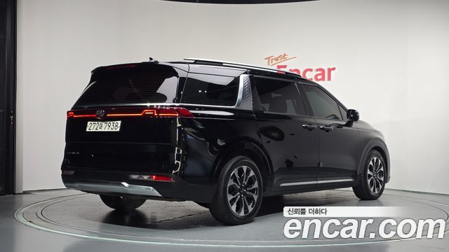 Kia Canival 2021 — photo 2