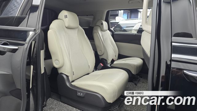 Kia Canival 2021 — photo 17
