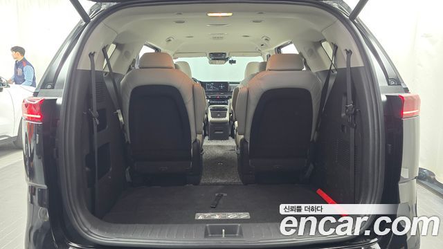 Kia Canival 2021 — photo 23