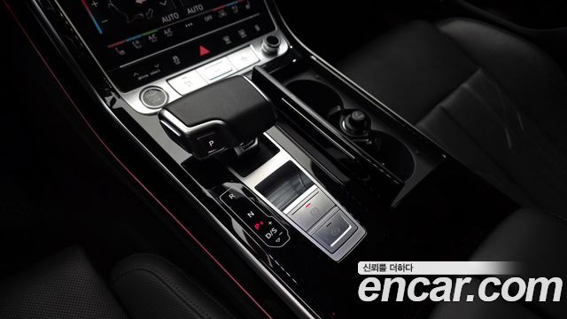 Audi A8 2023 — photo 12