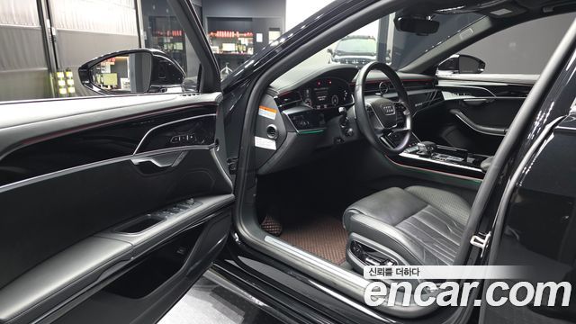Audi A8 2023 — photo 13