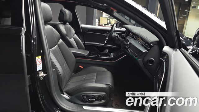 Audi A8 2023 — photo 17