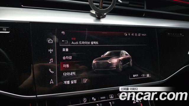Audi A8 2023 — photo 24