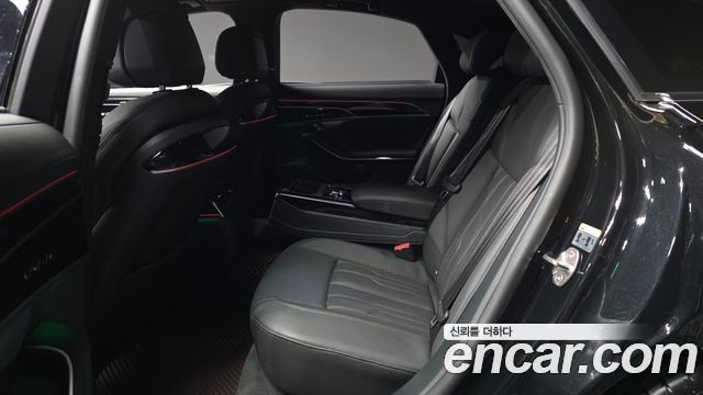 Audi A8 2023 — photo 16