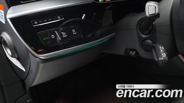 Audi A8 2023 — photo 29