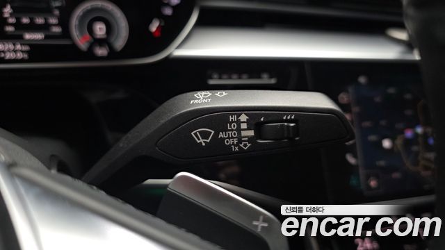Audi A8 2023 — photo 30