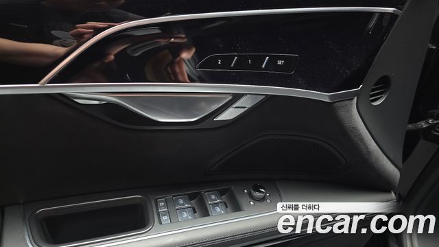 Audi A8 2023 — photo 31