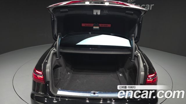 Audi A8 2023 — photo 34