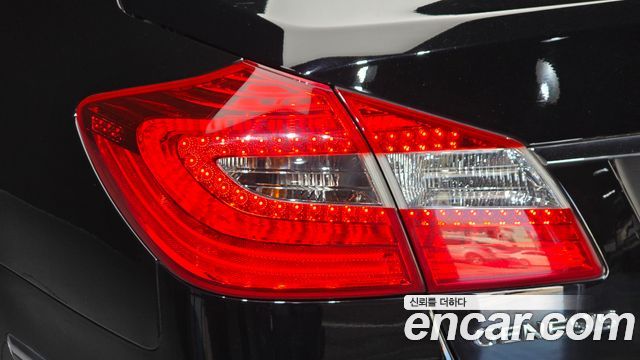 Hyundai Genesis 2012 — photo 9