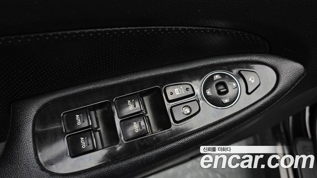 Hyundai Genesis 2012 — photo 28
