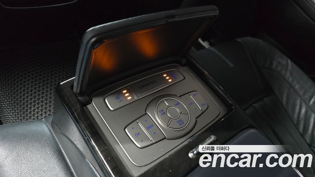 Hyundai Genesis 2012 — photo 29