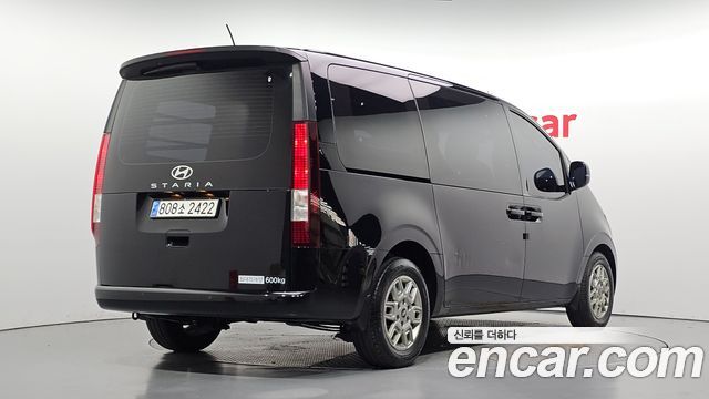 Hyundai Staria 2025 — photo 2