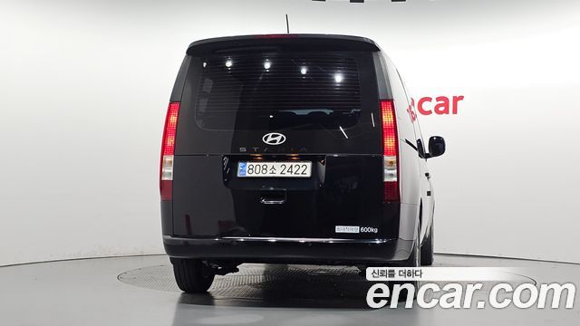 Hyundai Staria 2025 — photo 3