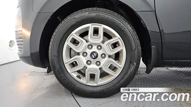 Hyundai Staria 2025 — photo 4
