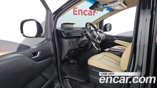 Hyundai Staria 2025 — photo 12