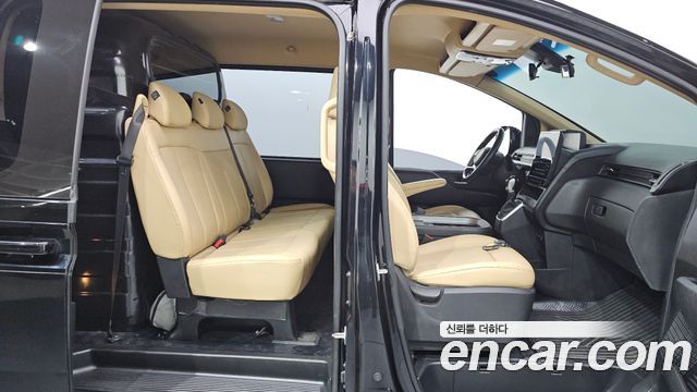 Hyundai Staria 2025 — photo 16