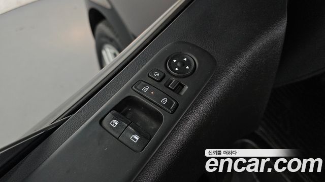 Hyundai Staria 2025 — photo 22