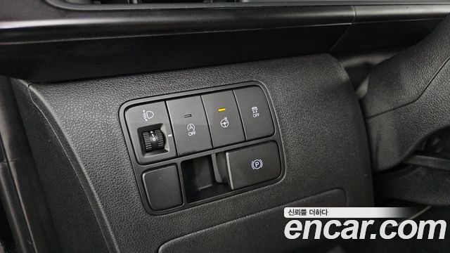 Hyundai Staria 2025 — photo 23
