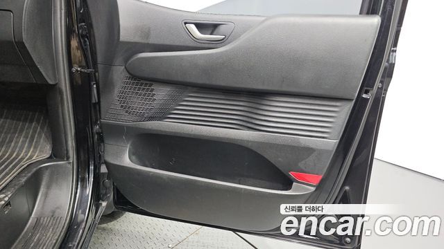 Hyundai Staria 2025 — photo 13