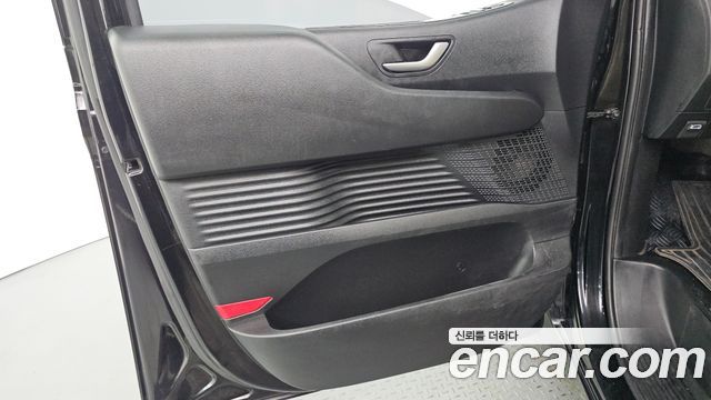 Hyundai Staria 2025 — photo 14