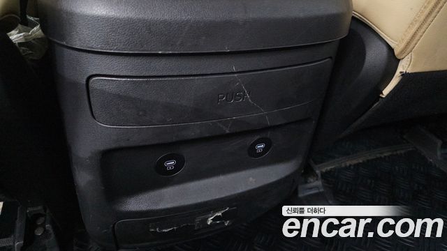 Hyundai Staria 2025 — photo 28