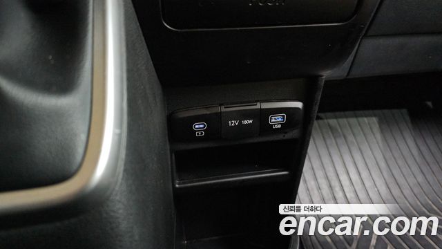 Hyundai Staria 2025 — photo 29